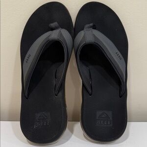 *Reef Men's Black and Gray Flip Flops (sz 10)